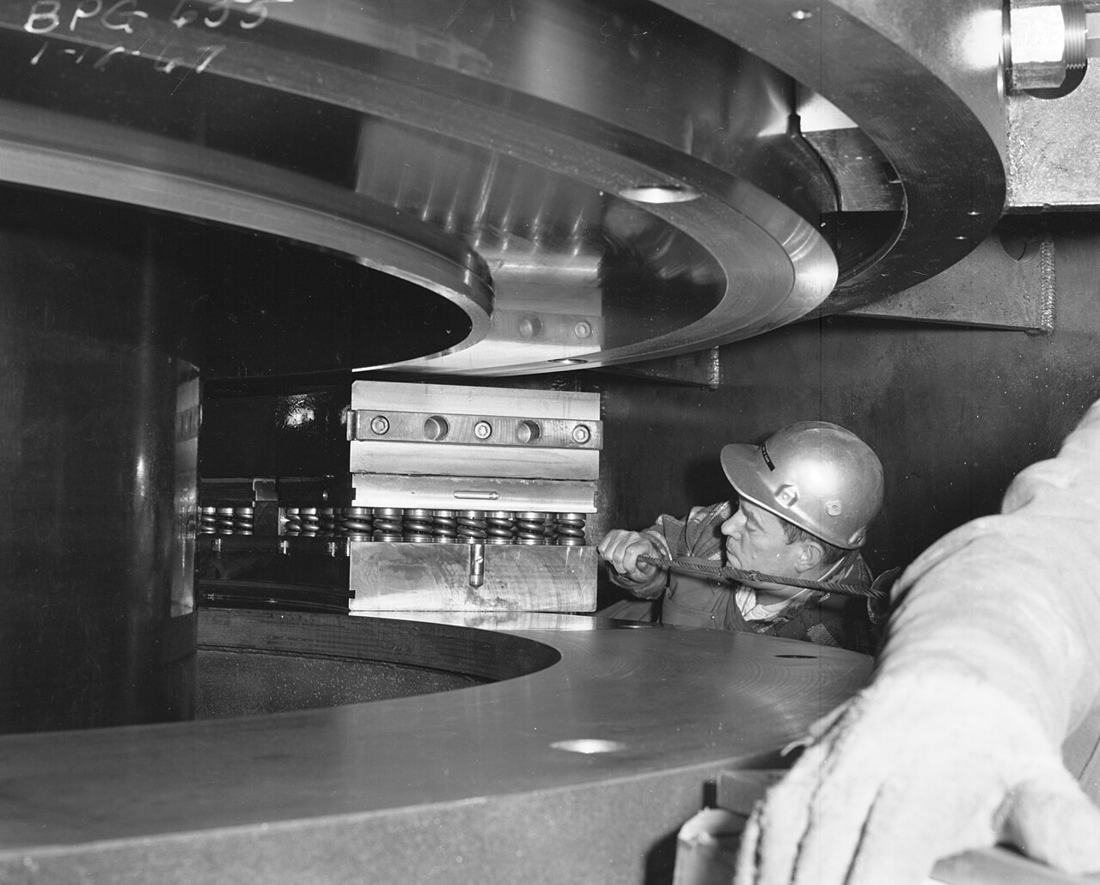 A worker at Boundary Dam in 1967. Work credits are earned over a working lifetime. Photo: Wikimedia Commons, CC BY 2.0.