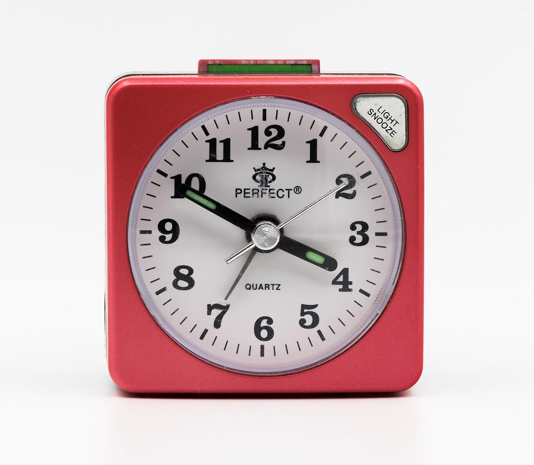 An alarm clock. Deadlines and waiting periods run on calendar months in SSDI. Photo: Wikimedia Commons, CC BY-SA 4.0.