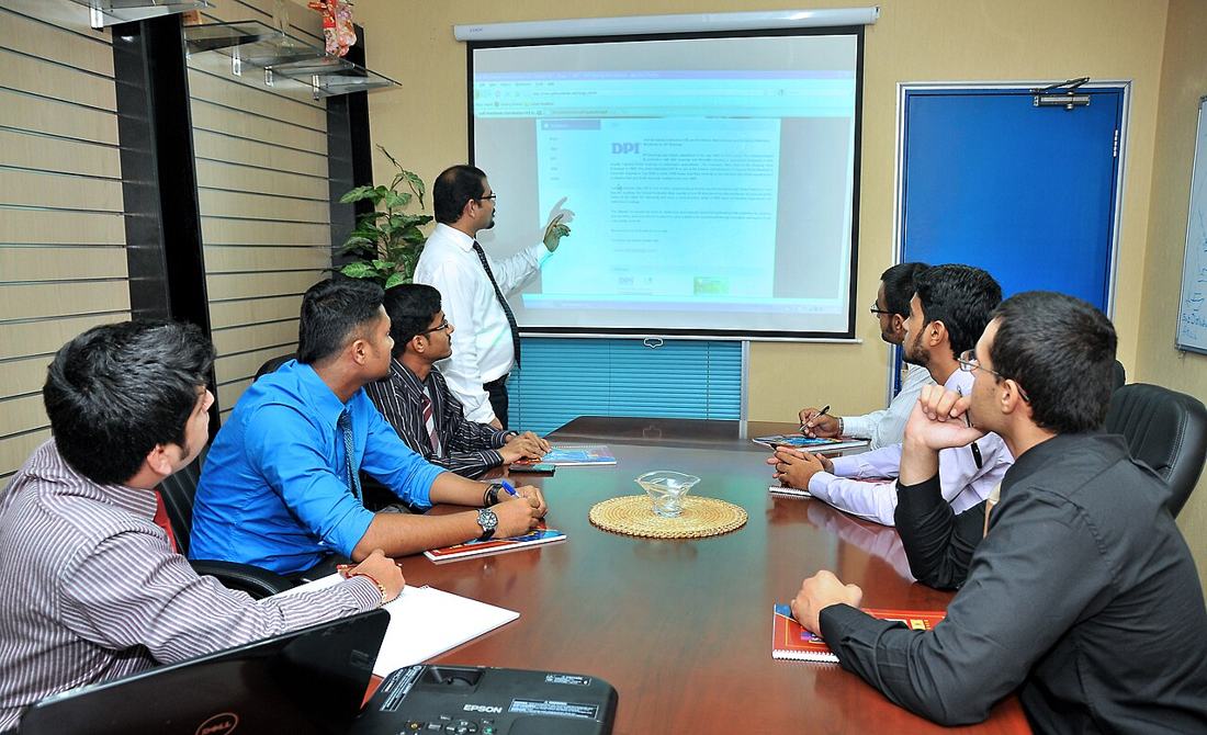 A business presentation. Employment Networks under Ticket to Work offer career planning and job support. Photo: Wikimedia Commons, CC BY-SA 3.0.